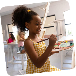 Alunos felizes aprendendo no Espaço Marcelinas